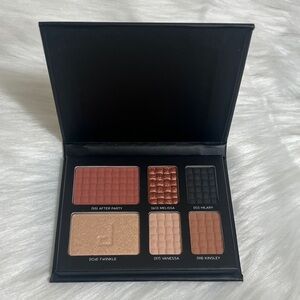 NWOT Doucce On The Go Palette